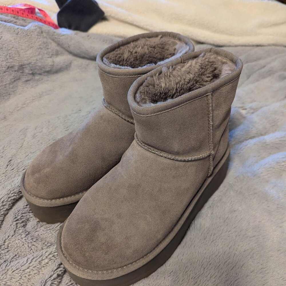 Ugg mini platform smoke plume gray size 7